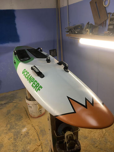 Board OceanPerf réparée et prête à surfer